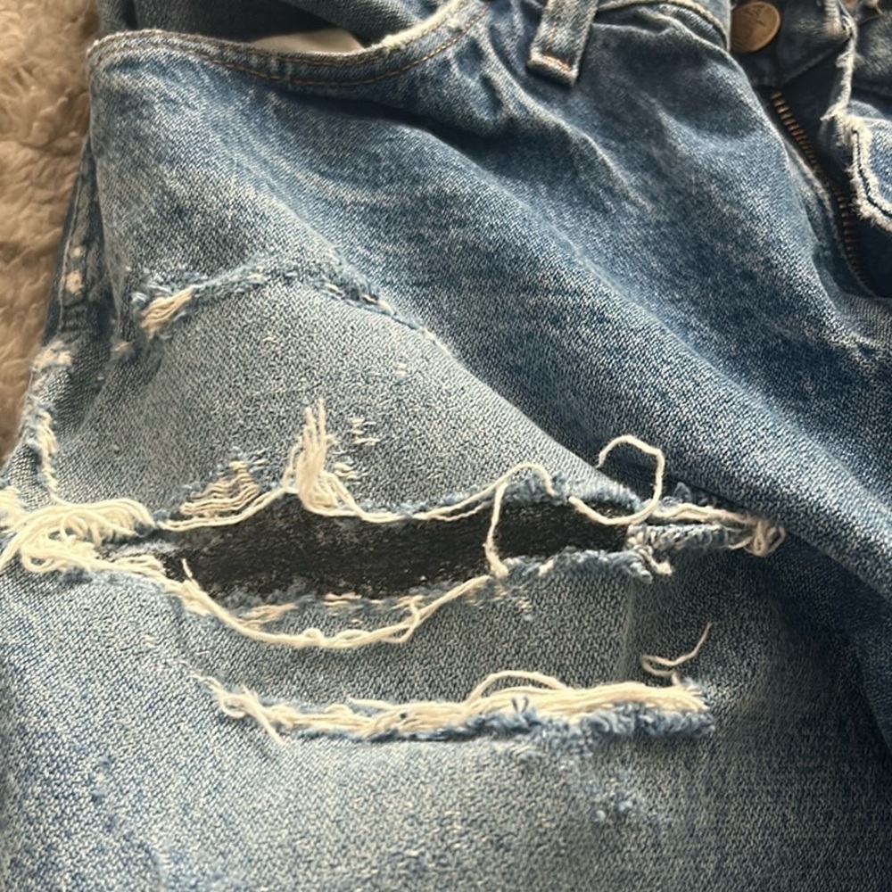 Damaged see pictures Wrangler Women's Distressed Straight Leg Blue Jeans - Picture 9 of 9